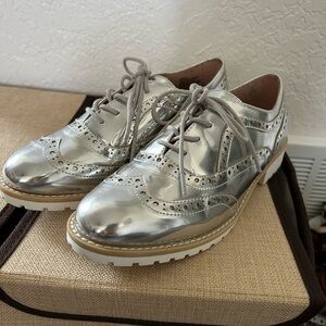 JustFab Metallic Silver Wingtip Lace-Up Oxford Shoes for Women